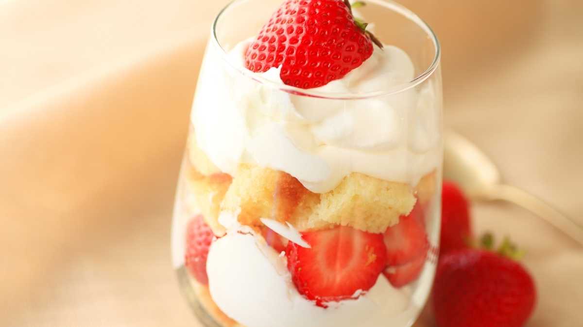 Easy Strawberry Pudding Parfait Cups