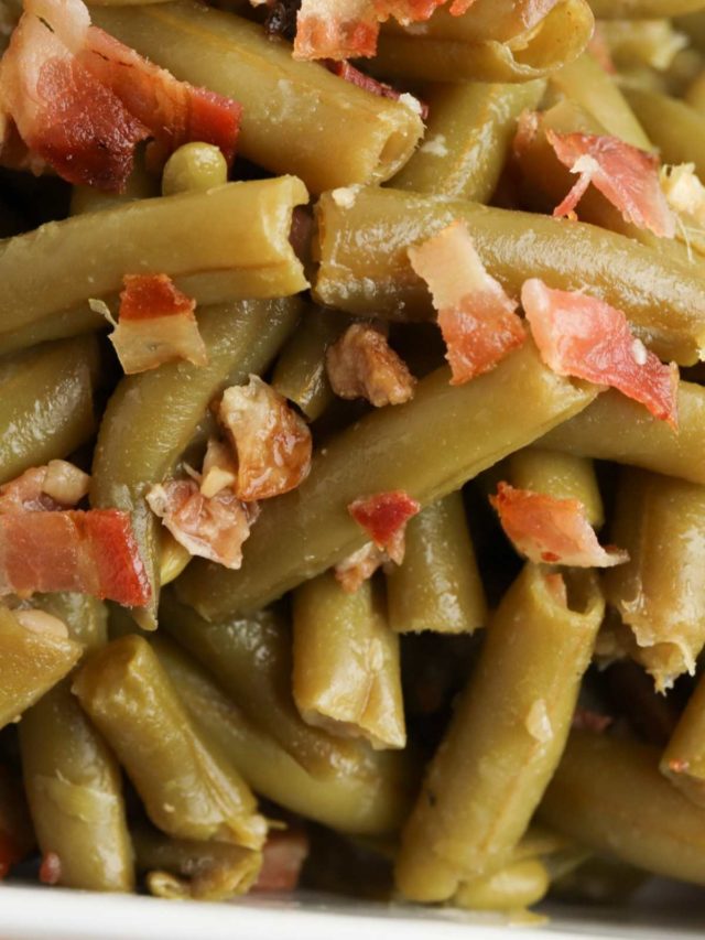 ROASTED GREEN BEANS AND BACON