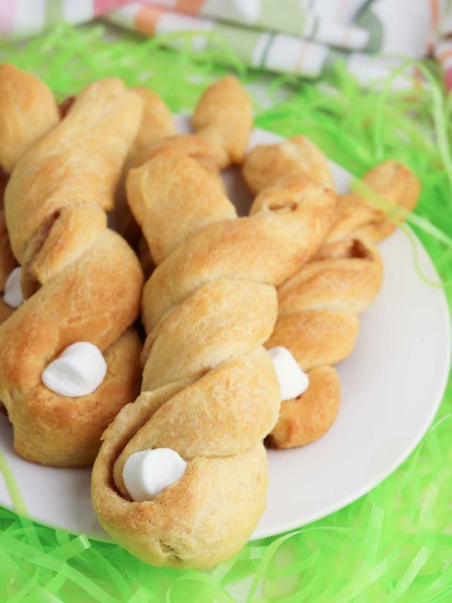 EASTER CRESCENT ROLL BUNNIES