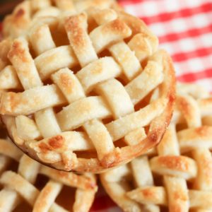 Quick and Delicious Mini Apple Pie Recipe for Fall