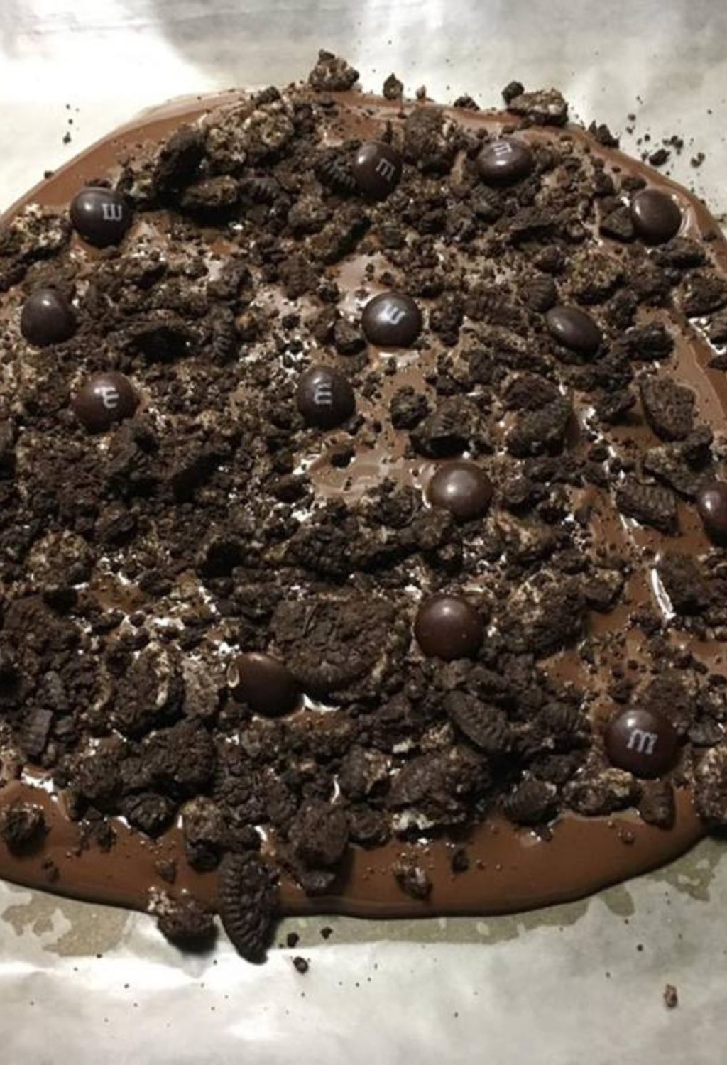 An oreo cookie covered in chocolate chips and oreos.