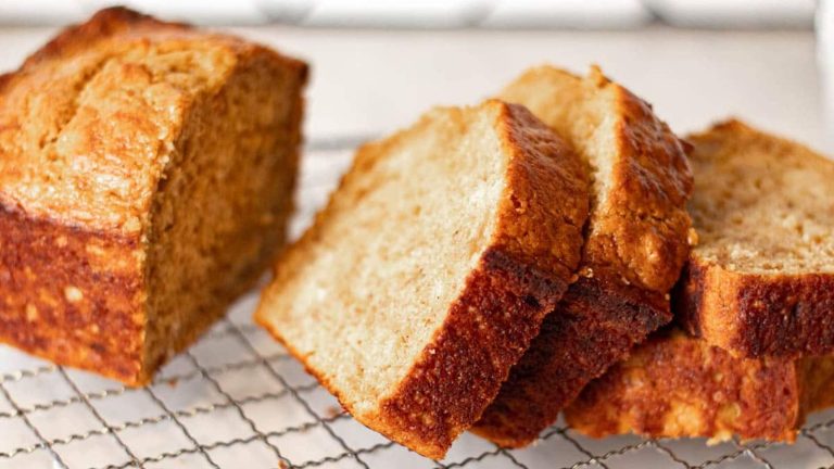 This 4-Ingredient Banana Bread Is the Lazy-Day Bake Your Overripe Bananas Have Been Waiting For