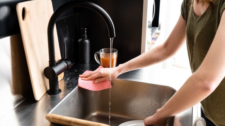 7 Dishwashing Habits That Can Leave Residue on Plates and Glasses