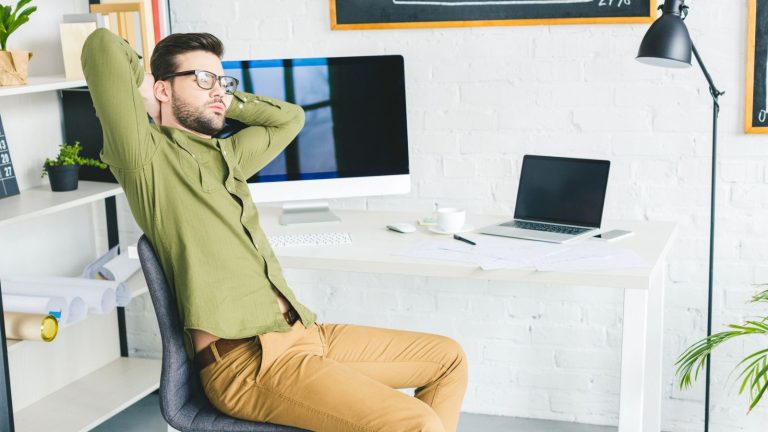 11 habits that reveal unproductive employees