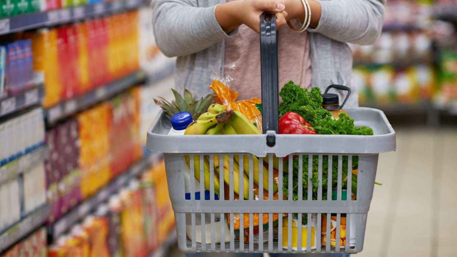 15 Subtle Things People Do At The Grocery Store That Come Across As ...