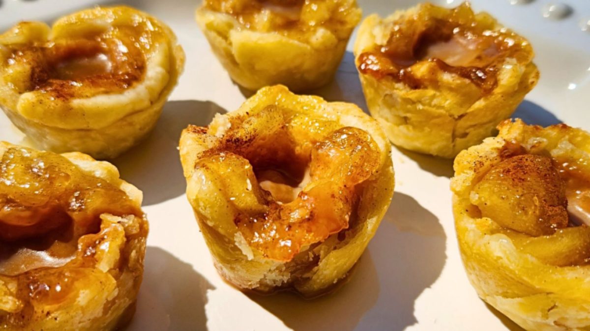 20 Homemade Pies That Wow Every Time 17 Two-Bite Caramel Topped Apple Pies