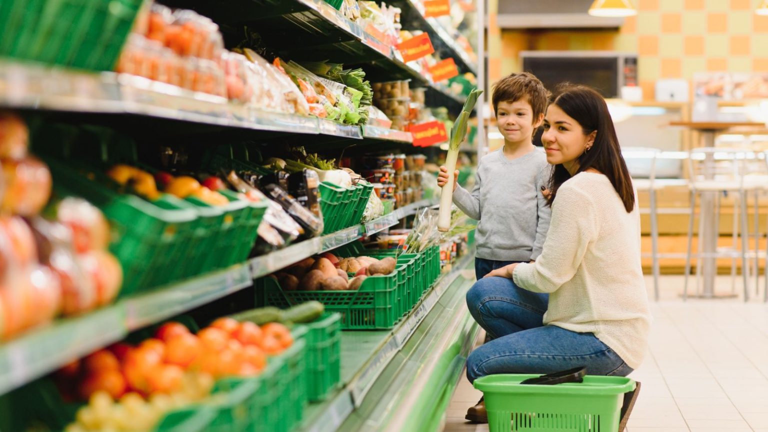 15 Subtle Things People Do At The Grocery Store That Come Across As ...