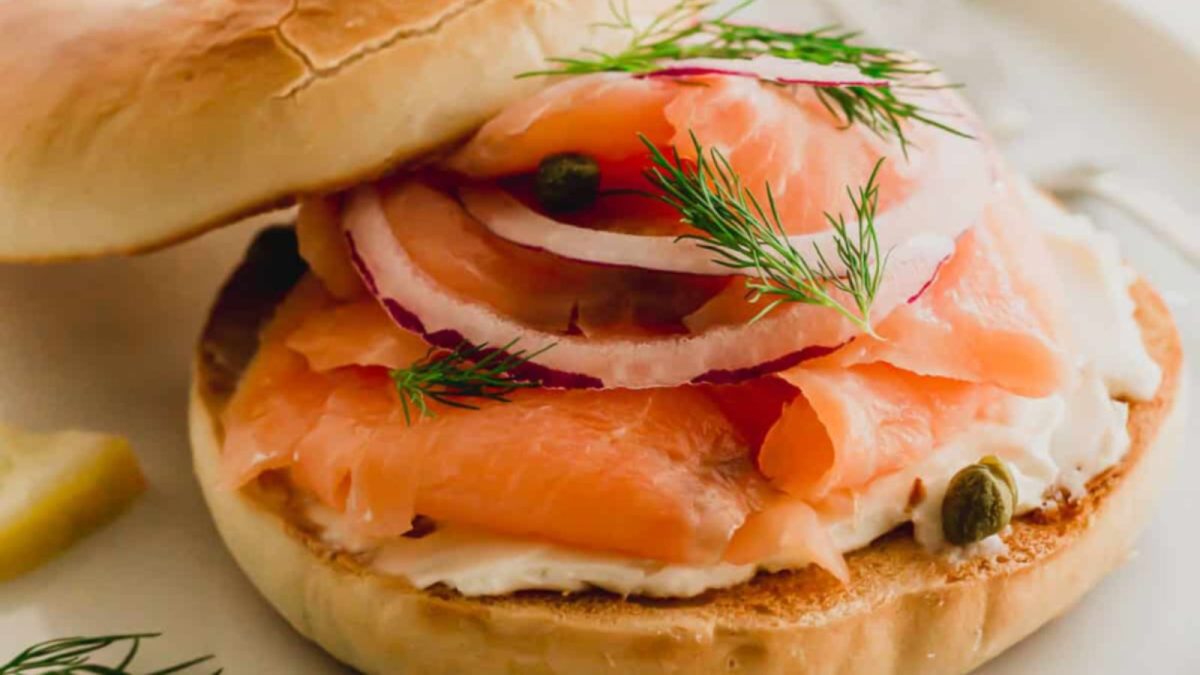 smoked salmon bagel