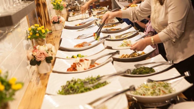 7 Mistakes That Can Make a Buffet Difficult for Guests to Navigate
