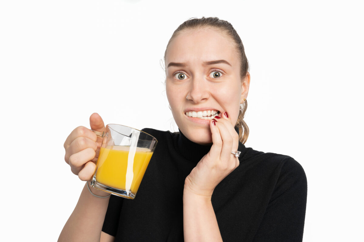 The Hidden Dangers of Juice 2 A young woman is pain sensitive when drinking cold drinks