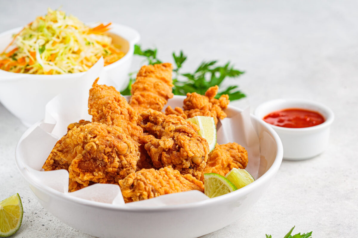 Foods You Should Never Eat Before Bed 1 Crispy fried chicken in a white bowl