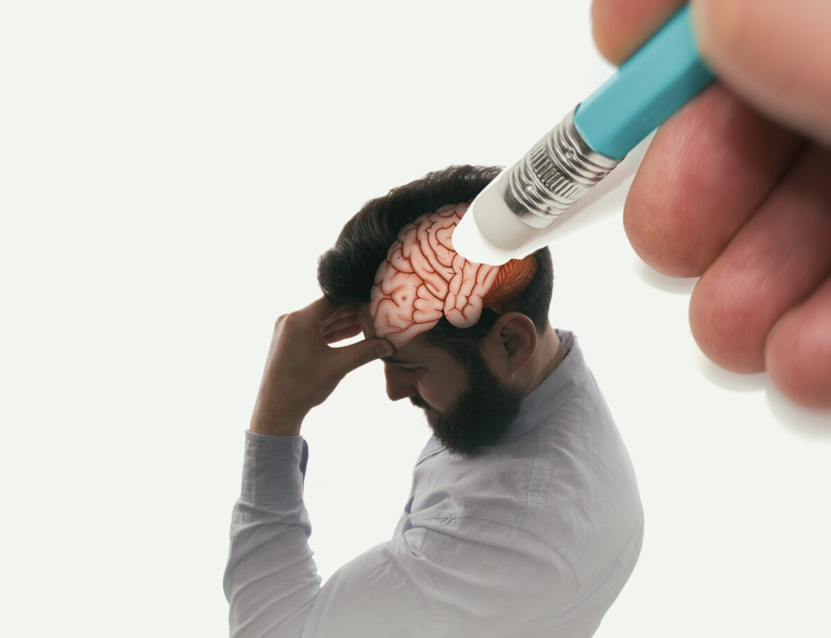 8 Surprising Diet Habits That Could Influence Your Risk of Dementia 2 Memory loss concept. Dementia, Alzheimer's Syndrome, Amnesia.