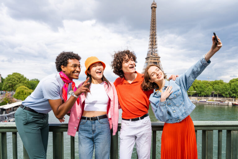 8 Warning Signs You’re About to Waste Money at a Tourist Trap