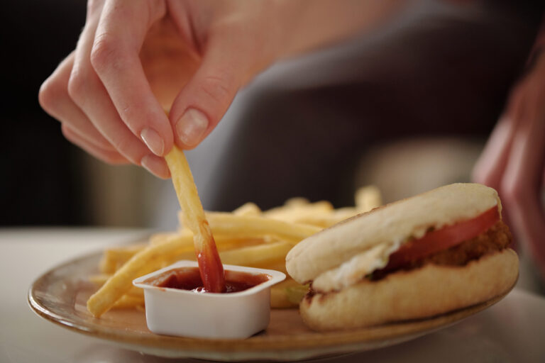 9 Fast Food Dipping Sauces That Can Ruin an Otherwise Good Order