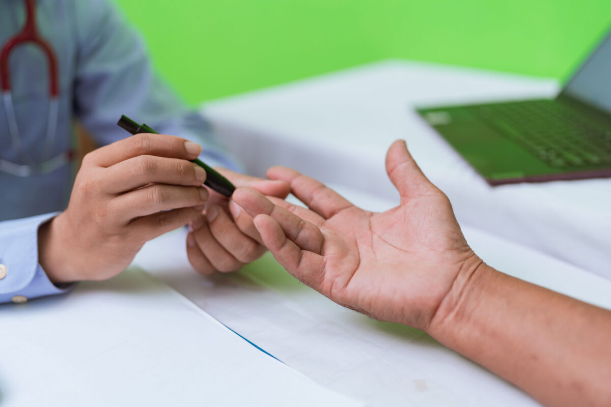 7 Surprising and Often Overlooked Ways Greasy Foods Can Harm Your Body and Affect Your Health 2 The doctor is carefully assessing the patients health with precise tools and care