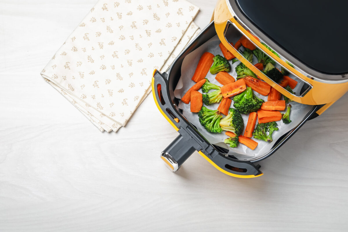 The 7 Foods You Should Never Cook in an Air Fryer 2 air fryer does a great job crisping vegetables, leafy greens like spinach, kale, or lettuce don’t fare well in it.