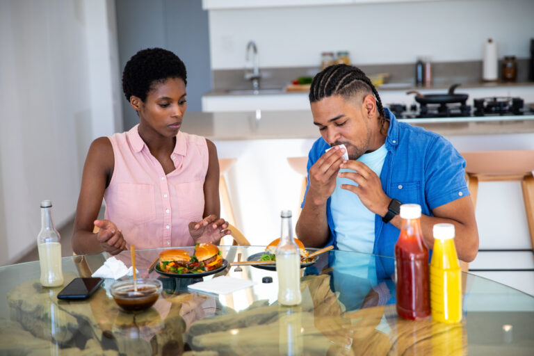 10 The Worst Foods to Eat on a Date