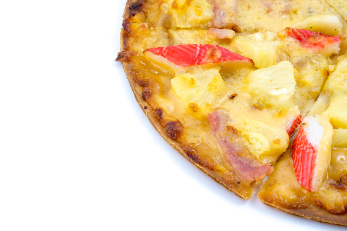 7 Unexpectedly Delicious Food Pairings You Need to Try Right Now 4 Italian pizza with crab meat ,pineapple and ham