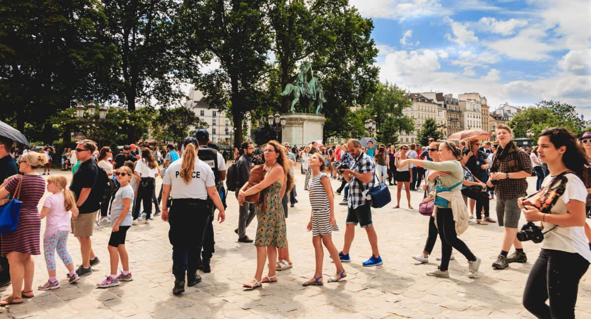 7 Brutal Reasons You Should Never Visit Paris in Summer 1 83515625 m