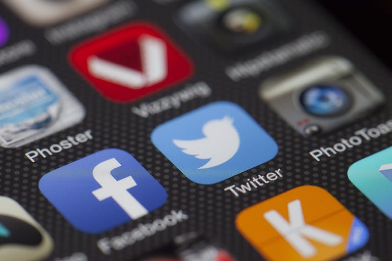 8 Signs Social Media is Making Americans More Anxious Than Ever