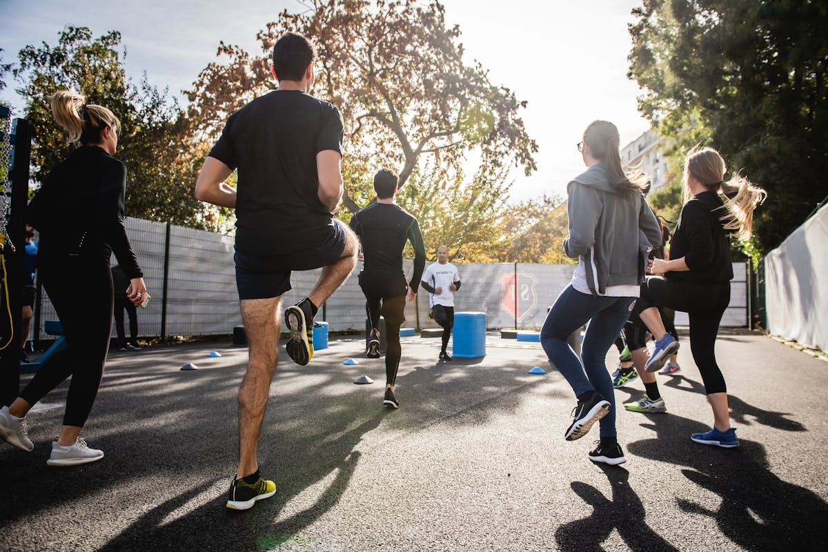 8 Motivation Mistakes That Are Killing Your Workout Routine 2 Active group participating in an outdoor fitness session in Boulogne-Billancourt, France.
