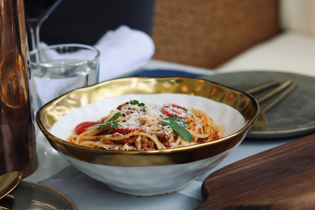 8 Overrated Chain Restaurants That No Longer Earn Their Price Tag 1 Close-up of a gourmet spaghetti bolognese dish served in an elegant bowl, perfect for food photography.