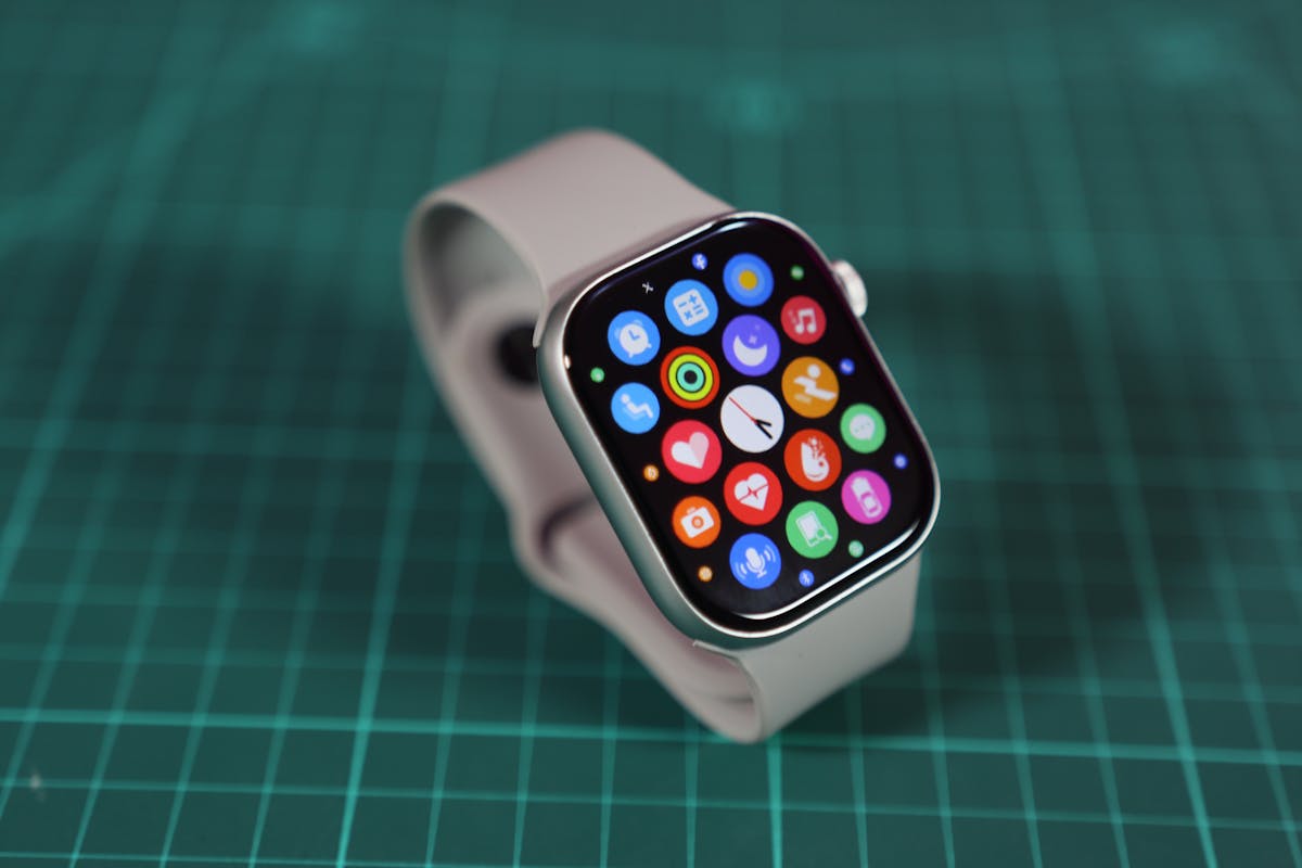 10 Everyday Items That Didn’t Exist 15 Years Ago But Now Define Modern Life 3 Close-up of a smartwatch showcasing various colorful app icons on its screen.