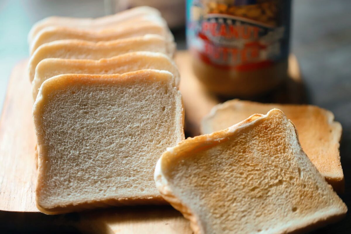 8 Foods You Must Eliminate to Protect Your Liver from Fatty Disease 2 /fresh-white-bread-slices-with-peanut-butter-jar-