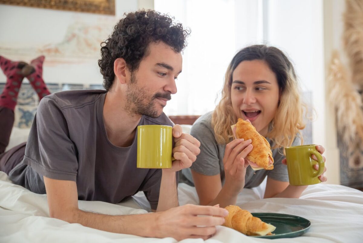 8 Shocking Reasons You Keep Falling for the Wrong People 4 /a-couple-having-breakfast-in-bed-