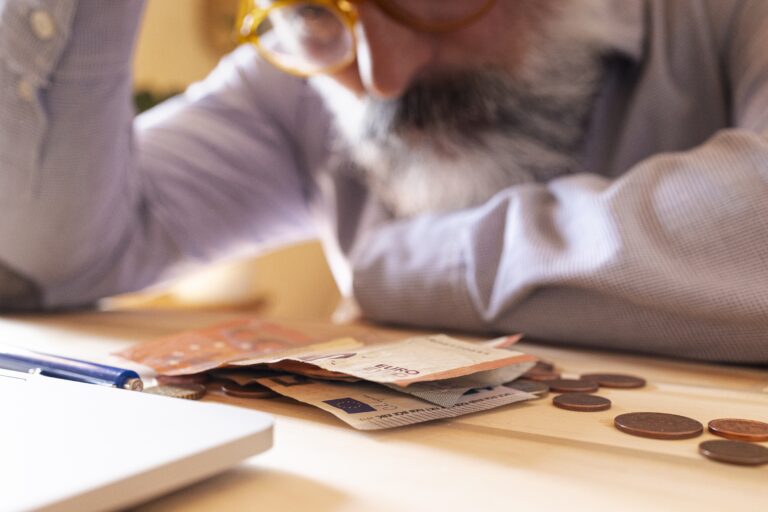 8 Money Mistakes You Need to Avoid to Protect Your Financial Future