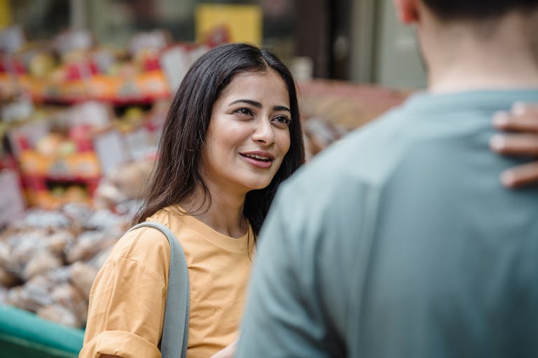 10 Red Flags About You That Quietly Turn Men Off at First Meeting