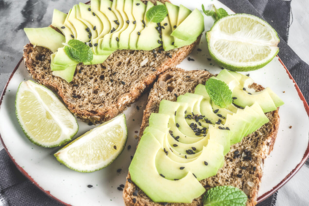 9 Quick and Simple Breakfast Hacks That Will Change Your Life 4 Vegan snack or lunch, healthy sandwiches with avocado and