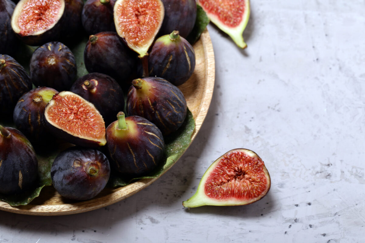 organic purple figs, healthy nutrition