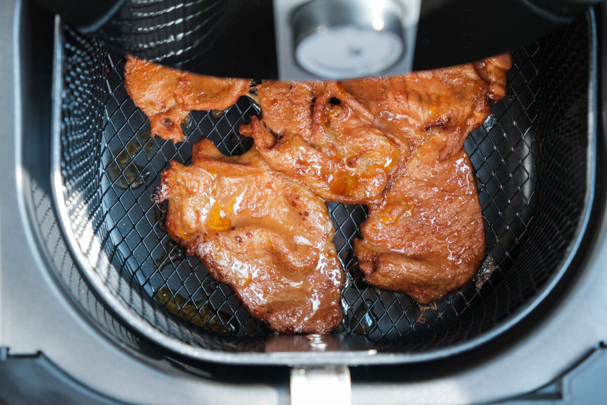 During detention, The girl cooks herself at home, pork steak by Airfryer