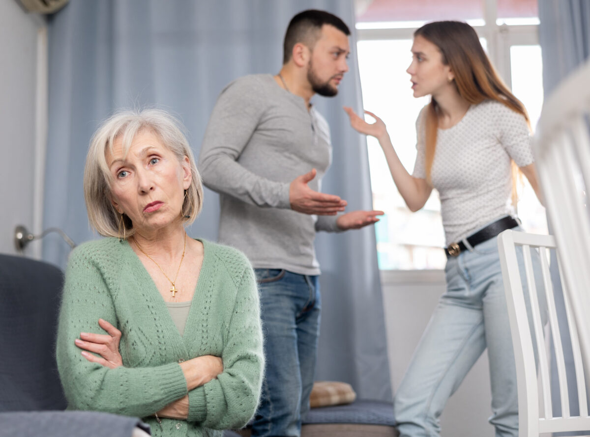 Offended mother dont speaking with adult children during home quarrel