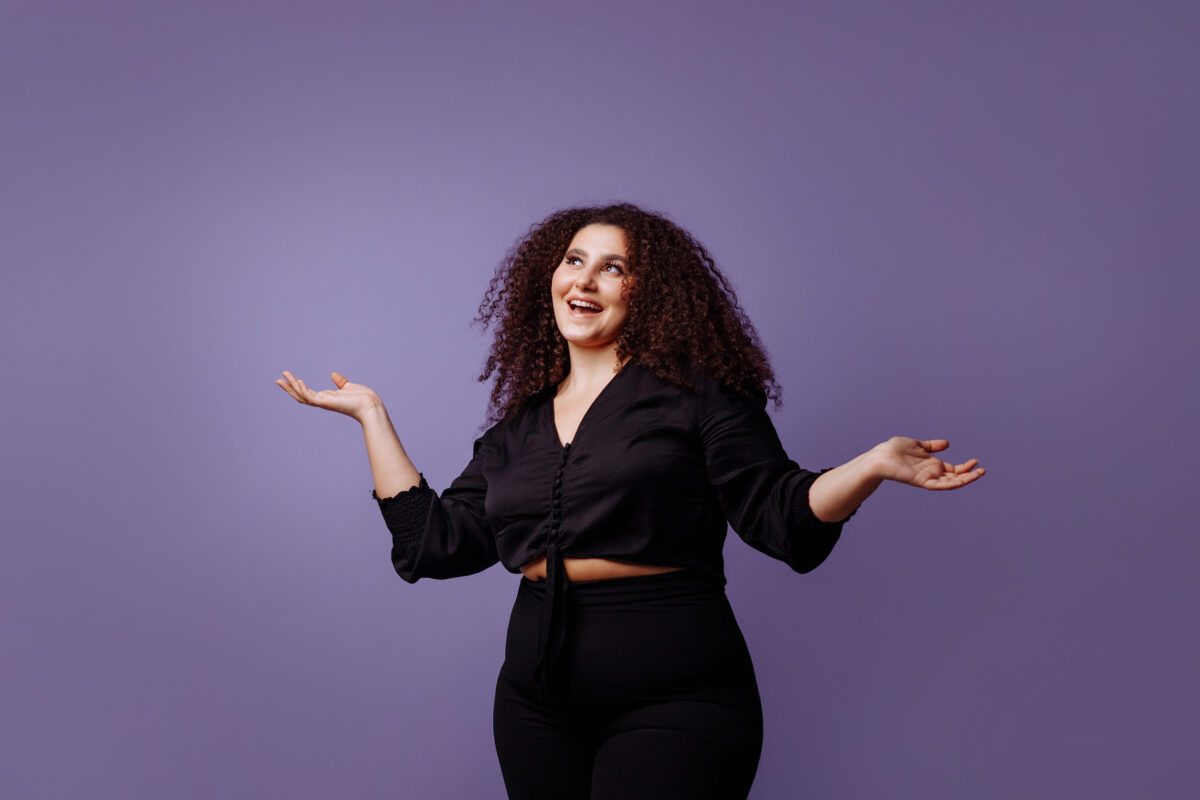9 Backhanded Compliments Curvy Women Are Tired of Hearing 4 Girl with a curly hairstyle