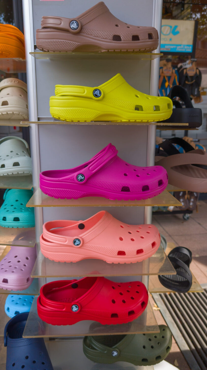 10 Worst Fashion Trends That Still Make Old Photos Look Like Evidence 2 236258768 m