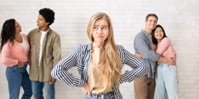 9 Social Behaviors That Instantly Make People Dislike You