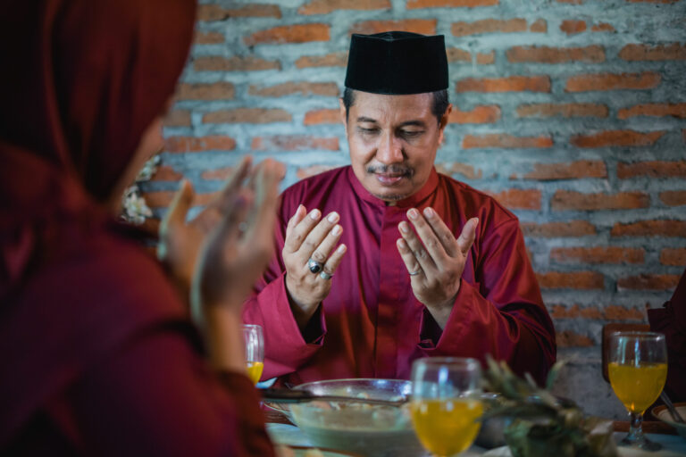 8 Leaders Who Wanted Worship, Not Respect