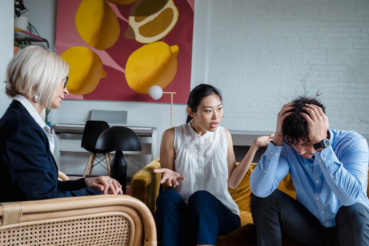 9 Types of Women Who Often Make Bad Partners 2 A couple in therapy discussing relationship issues with a professional.