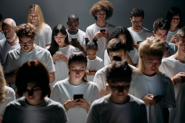 8 Ugly Reasons Social Media Is Destroying Attention Spans