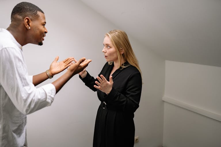 8 Relationship Habits That Make People Feel Lonely Together