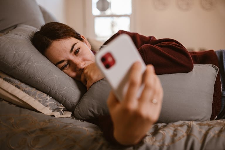 10 Toxic Relationship Habits Social Media is Normalizing Right Now