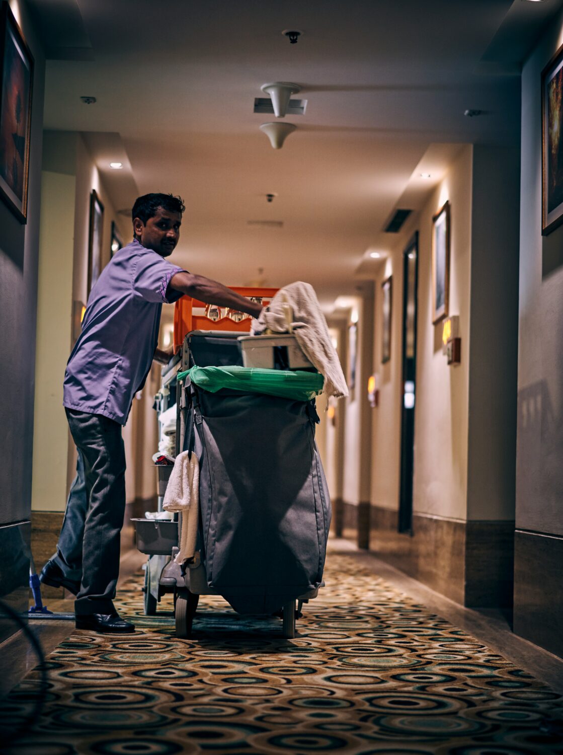 10 Rude Hotel Room Habits Housekeepers Quietly Hate 1 ashwini chaudhary monty 4KzDiyZjgw unsplash