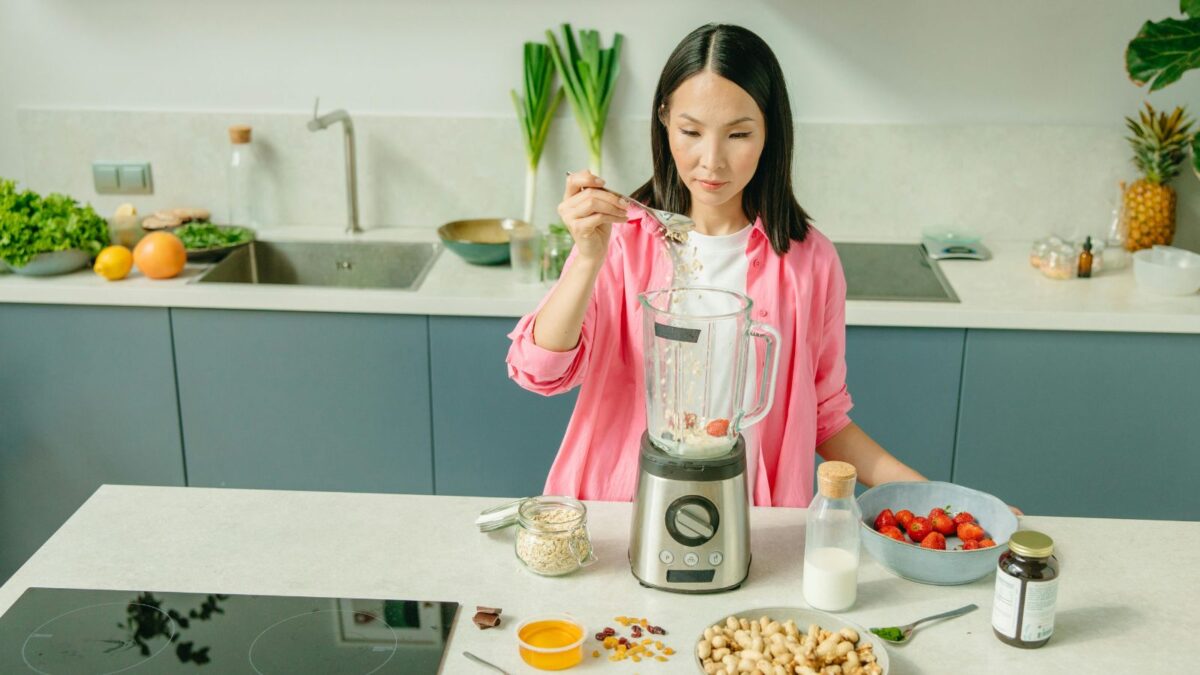 10 Horrific Things That Can Ruin Your Morning Before It Even Starts 1 blender 1