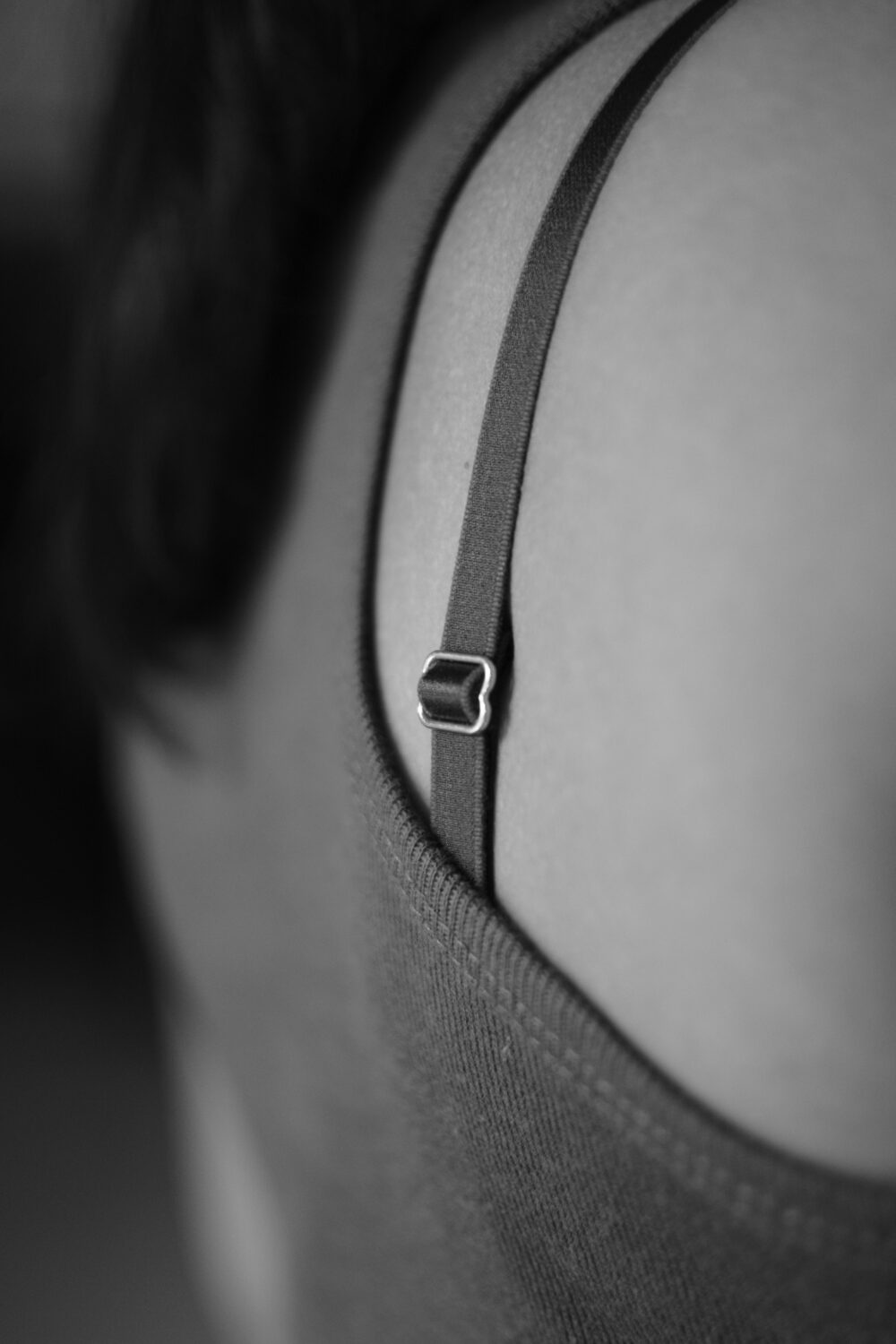 10 Clothing Mistakes That Instantly Make a Woman Look Less Classy in Public 3 debashis rc biswas JKfbmZgg TI unsplash