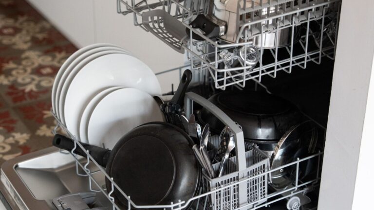 10 Things You Should Never Put in the Dishwasher