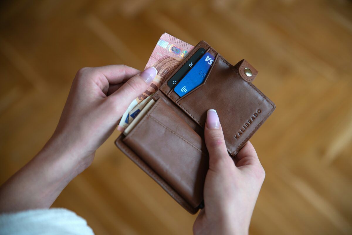10 Sneaky Money Habits That Are Quietly Bleeding Your Wallet Dry 3 emil kalibradov wL8sz3Graj4 unsplash