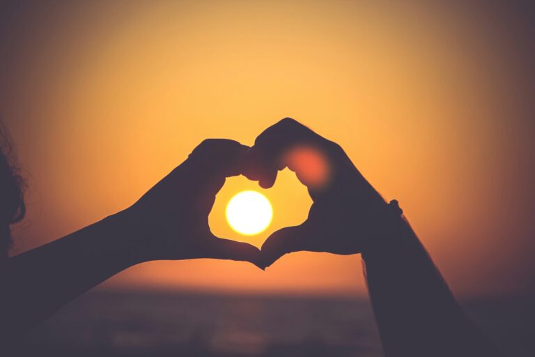 10 Relationship Problems That Quietly Disappear When Your Love Is Healthy 