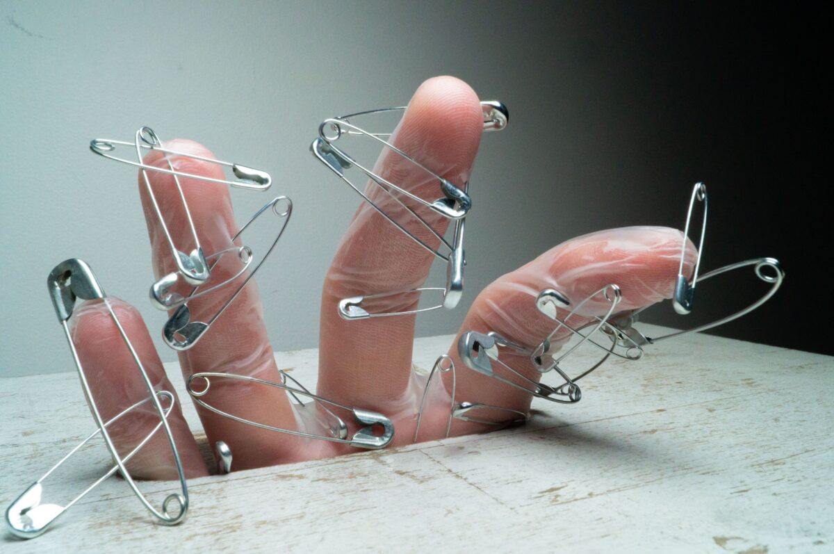 8 Excruciating Pains That Aren’t Caused by Disease But Feel Like It 4 Safety-pins-in-a-glove-on-the-fingers